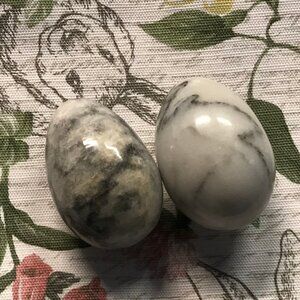 2  vintage marble Easter eggs + 3 placemats   like new